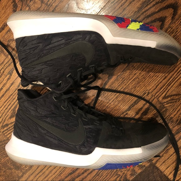 KYRIES - Picture 4 of 10